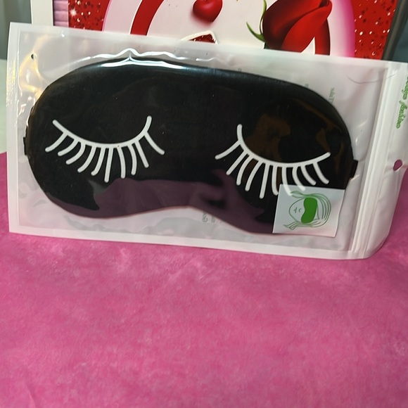 Valentines Day Beauty Bundle - Picture 4 of 6